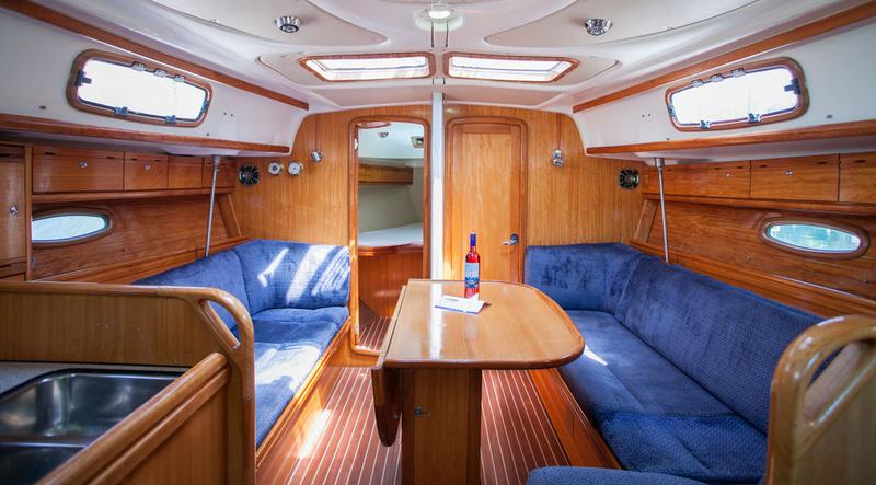Book yachts online - sailboat - Bavaria 37 Cruiser - Mare - rent