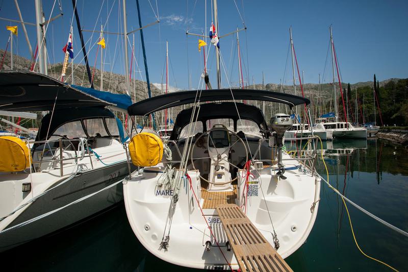 Book yachts online - sailboat - Bavaria 37 Cruiser - Mare - rent