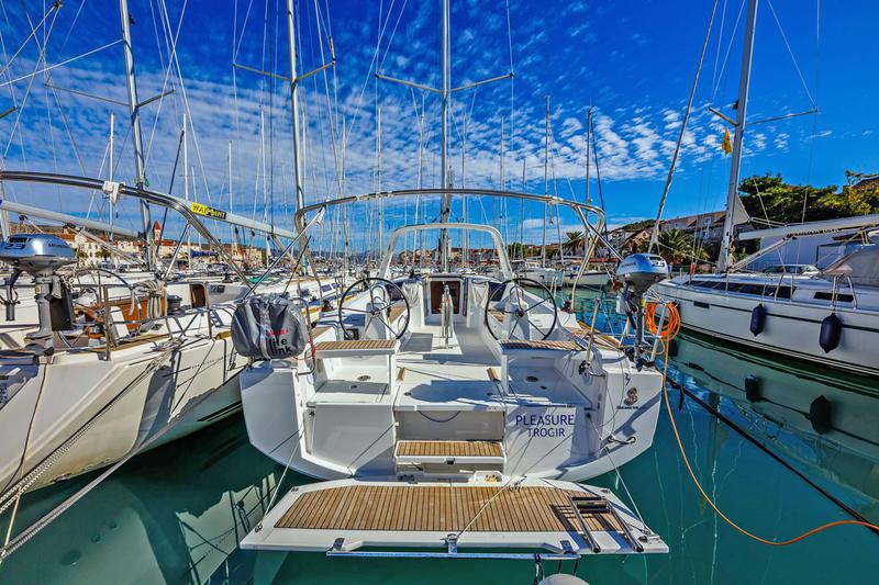 Book yachts online - sailboat - Oceanis 38.1 - Pleasure - rent