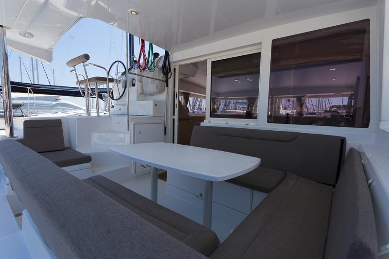 Book yachts online - catamaran - Lagoon 400 S2 - SUNSHINE - rent