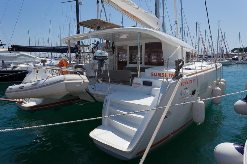 Book yachts online - catamaran - Lagoon 400 S2 - SUNSHINE - rent