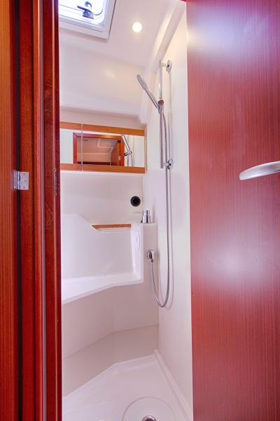 Book yachts online - sailboat - Hanse 455 - SEA LEGEND - rent