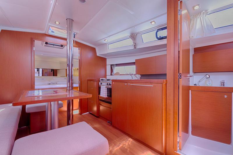 Book yachts online - sailboat - Oceanis 38.1 - MARE NOSTRUM II - rent