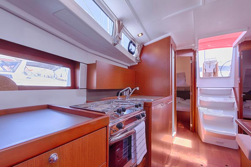 Book yachts online - sailboat - Oceanis 38.1 - MARE NOSTRUM II - rent