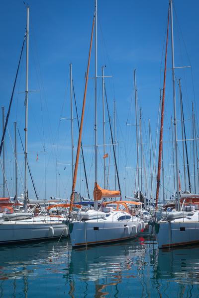 Book yachts online - sailboat - Elan 45 Impression - LION  - rent