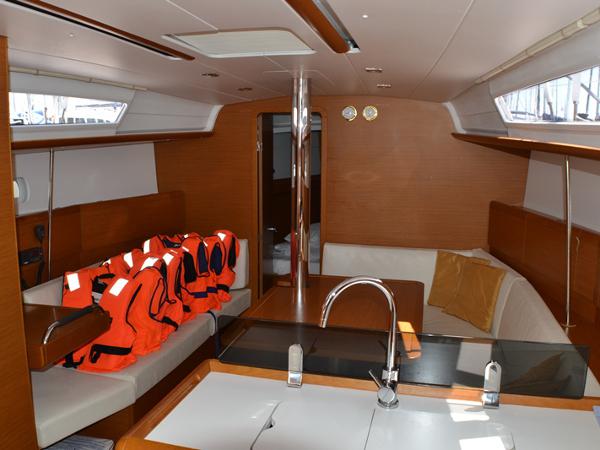 Book yachts online - sailboat - Sun Odyssey 379 - Soprano - rent