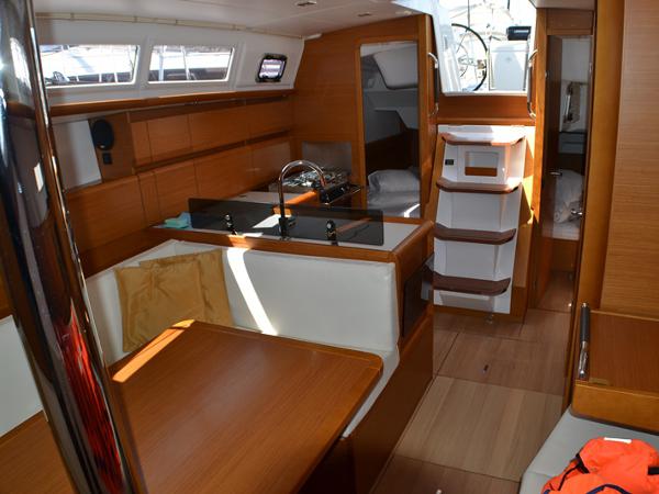 Book yachts online - sailboat - Sun Odyssey 379 - Soprano - rent