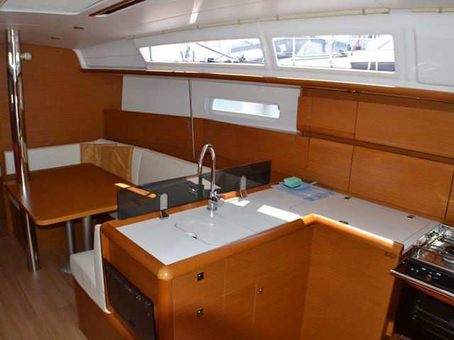 Book yachts online - sailboat - Sun Odyssey 379 - Soprano - rent