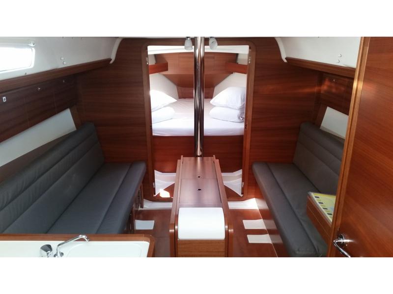Book yachts online - sailboat - Dufour 350 GL - Rocky - rent