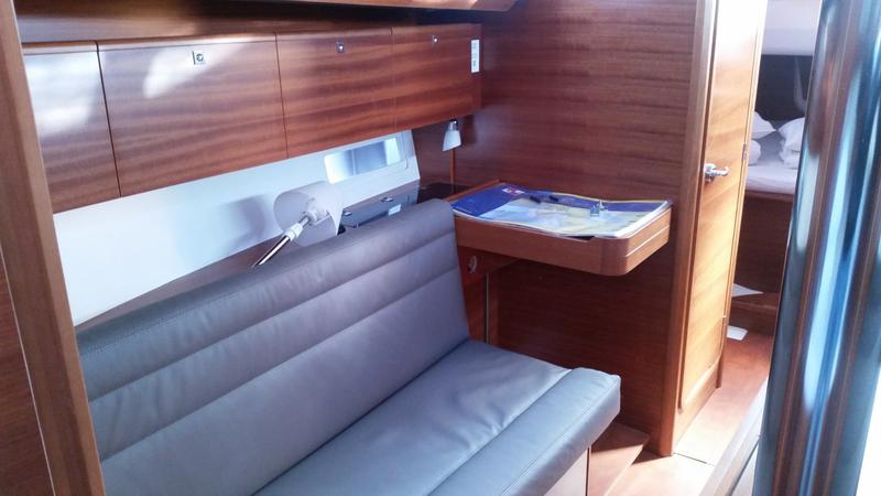 Book yachts online - sailboat - Dufour 350 GL - Rocky - rent