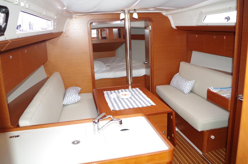 Book yachts online - sailboat - Dufour 360 GL - Anahata - rent