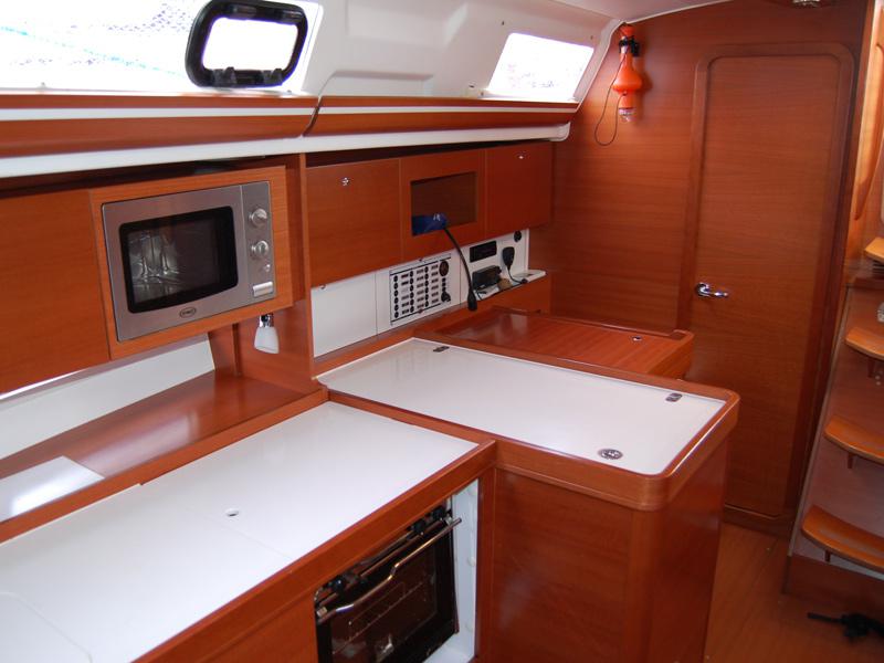 Book yachts online - sailboat - Dufour 375 GL - One&amp;Only - rent