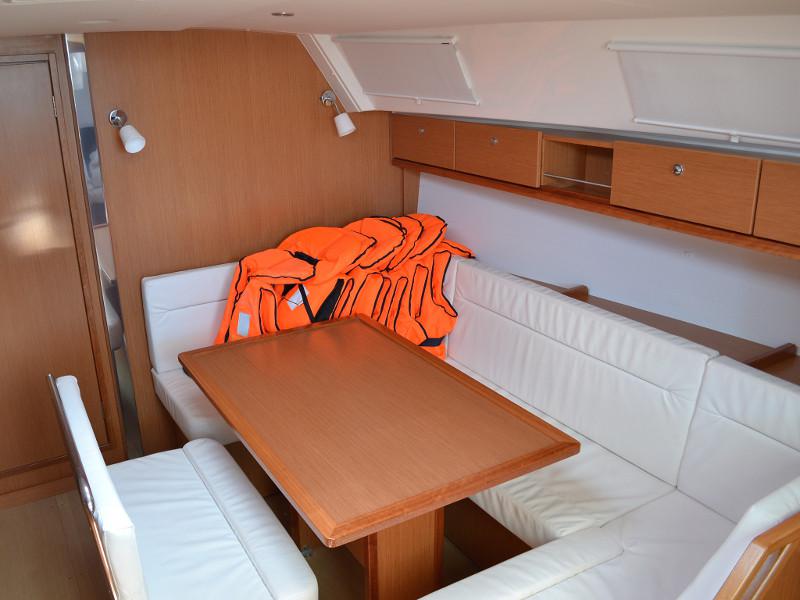 Book yachts online - sailboat - Bavaria 40 Cruiser.. - Manta - rent