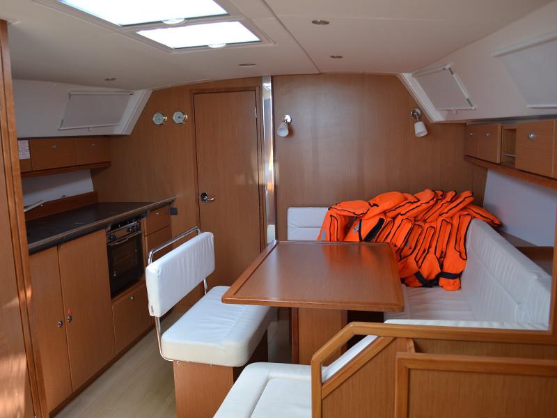 Book yachts online - sailboat - Bavaria 40 Cruiser.. - Manta - rent