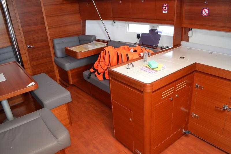 Book yachts online - sailboat - Dufour 412 - Tango - rent