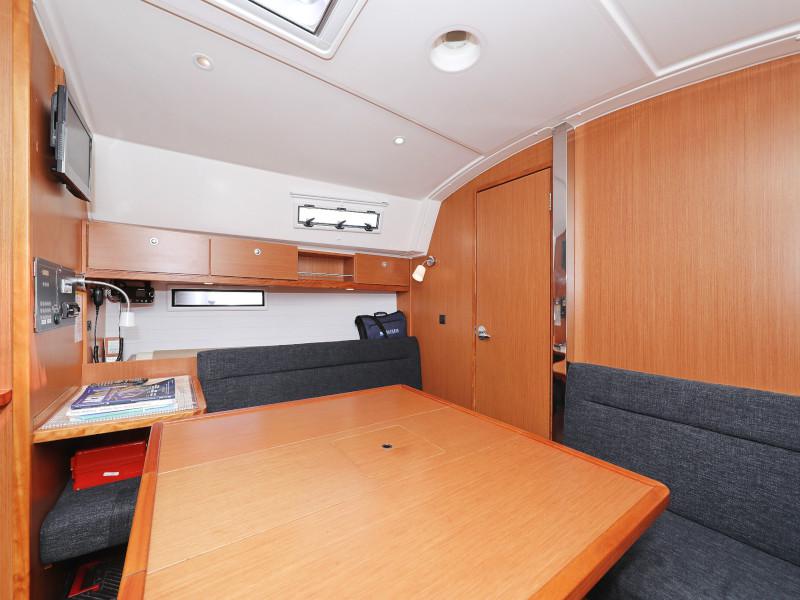 Book yachts online - sailboat - Bavaria 36 Cruiser - Petra M - rent