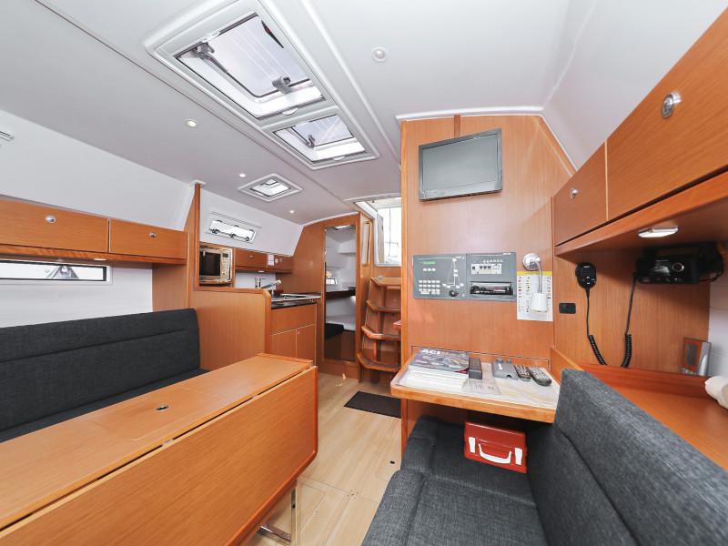 Book yachts online - sailboat - Bavaria 36 Cruiser - Petra M - rent