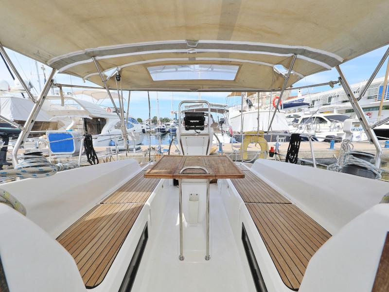 Book yachts online - sailboat - Bavaria 36 Cruiser - Petra M - rent