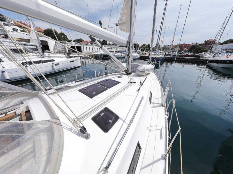 Book yachts online - sailboat - Bavaria 36 Cruiser - Petra M - rent