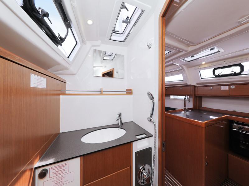 Book yachts online - sailboat - Bavaria Cruiser 37 - Hama - rent