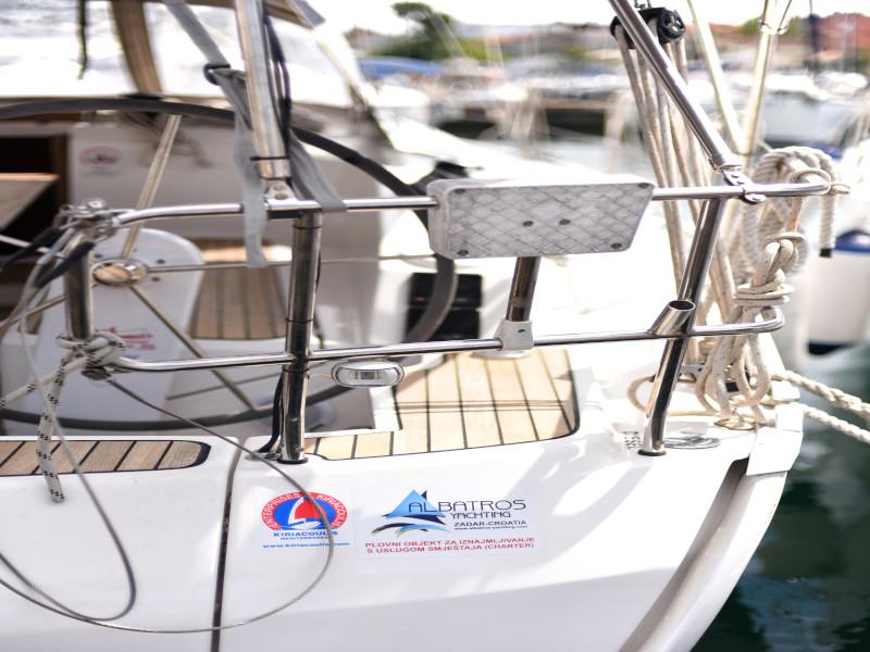 Book yachts online - sailboat - Bavaria Cruiser 37 - Hama - rent