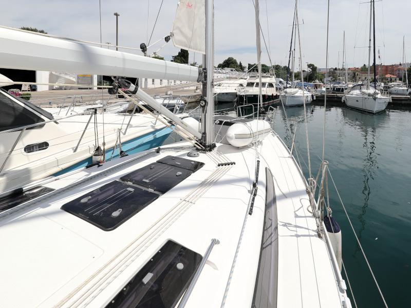 Book yachts online - sailboat - Bavaria Cruiser 37 - Hama - rent