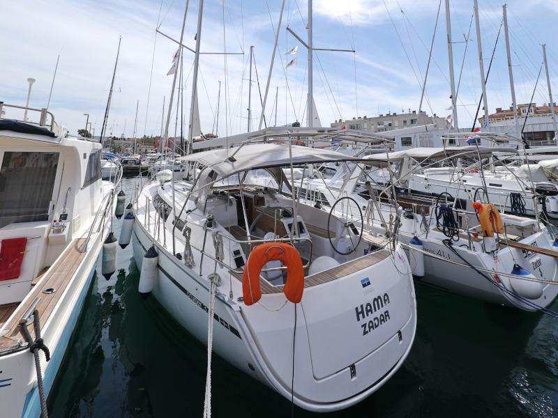 Book yachts online - sailboat - Bavaria Cruiser 37 - Hama - rent