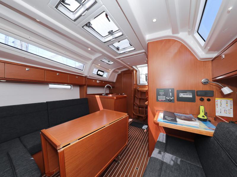 Book yachts online - sailboat - Bavaria Cruiser 37 - Hama - rent
