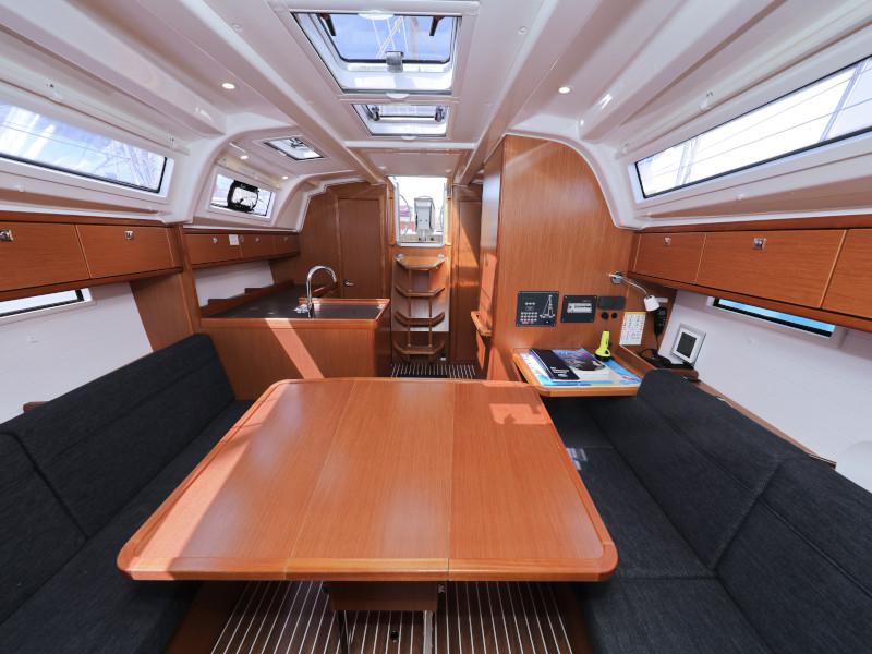 Book yachts online - sailboat - Bavaria Cruiser 37 - Hama - rent