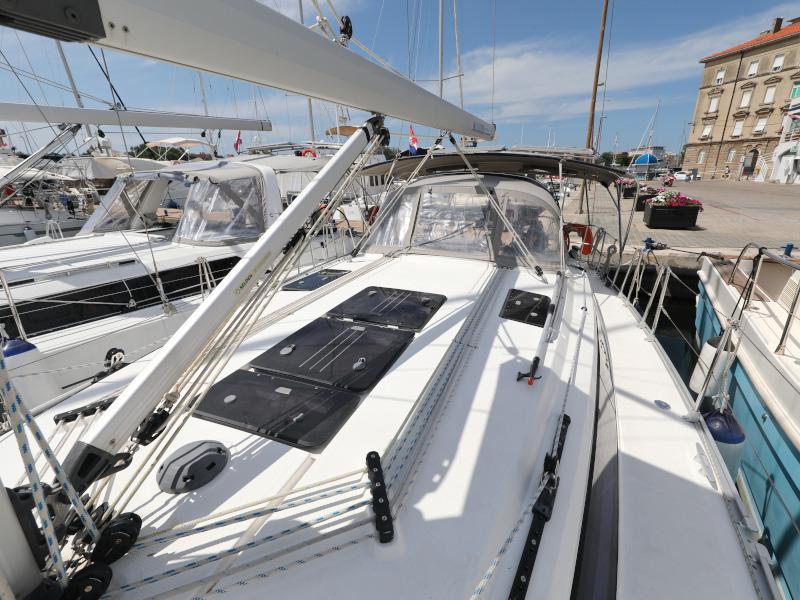 Book yachts online - sailboat - Bavaria Cruiser 37 - Hama - rent
