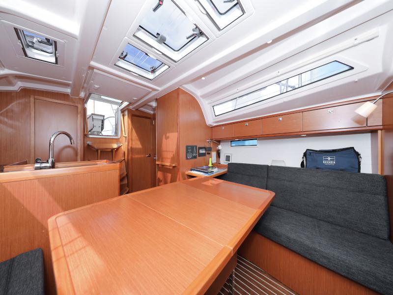 Book yachts online - sailboat - Bavaria Cruiser 37 - Hama - rent