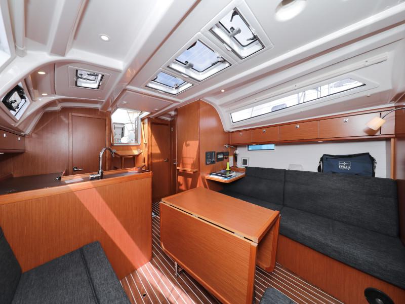 Book yachts online - sailboat - Bavaria Cruiser 37 - Hama - rent