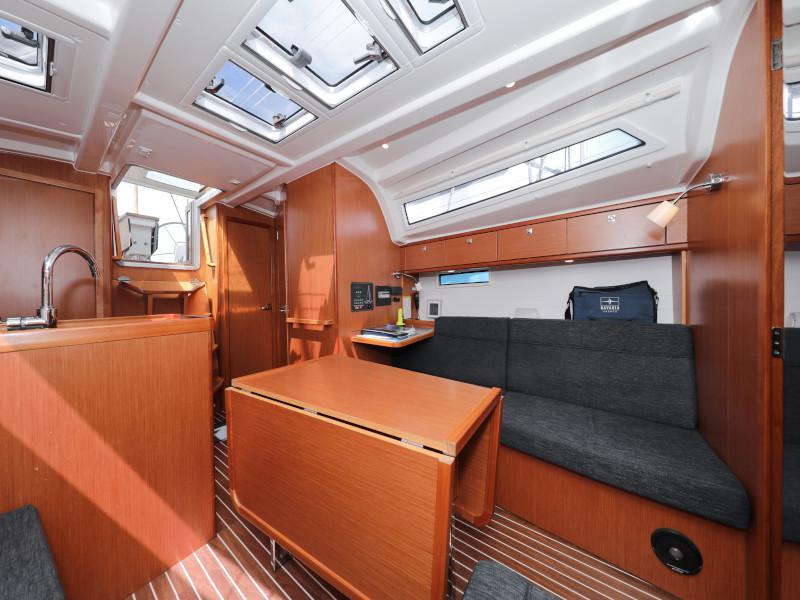 Book yachts online - sailboat - Bavaria Cruiser 37 - Hama - rent