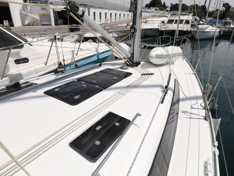 Book yachts online - sailboat - Bavaria Cruiser 37 - Hama - rent