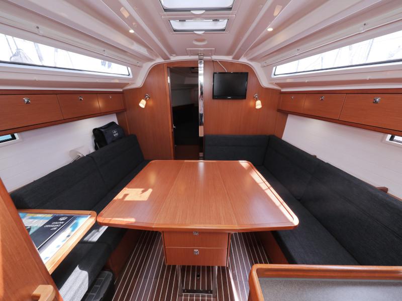 Book yachts online - sailboat - Bavaria Cruiser 37 - Hama - rent