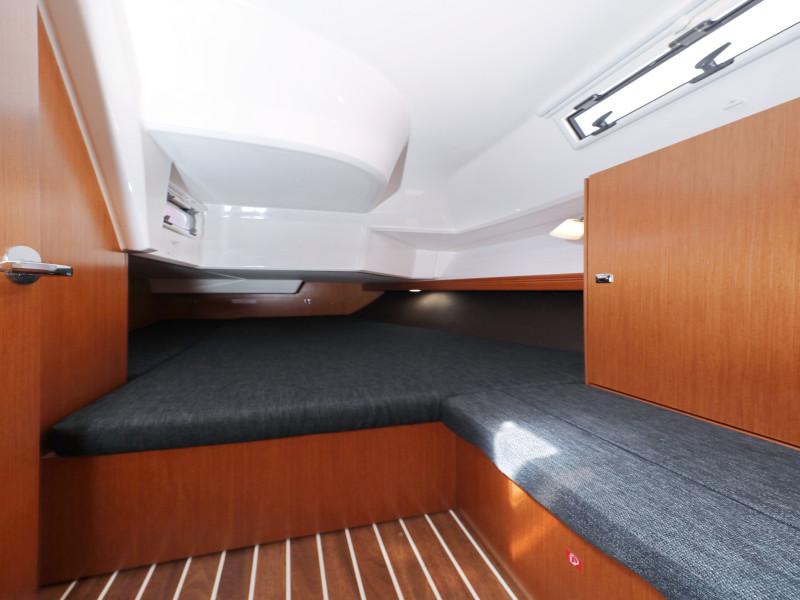 Book yachts online - sailboat - Bavaria Cruiser 37 - Hama - rent
