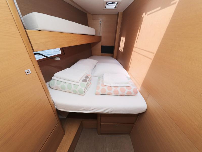 Book yachts online - sailboat - Dufour 560 - Anatoli - rent