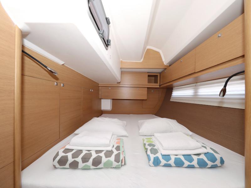 Book yachts online - sailboat - Dufour 560 - Anatoli - rent