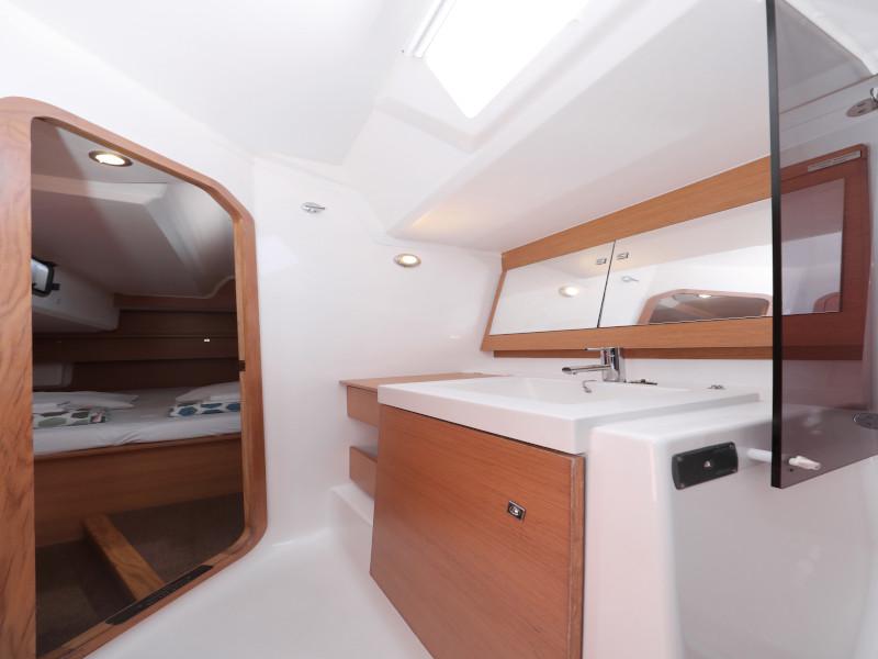 Book yachts online - sailboat - Dufour 560 - Anatoli - rent