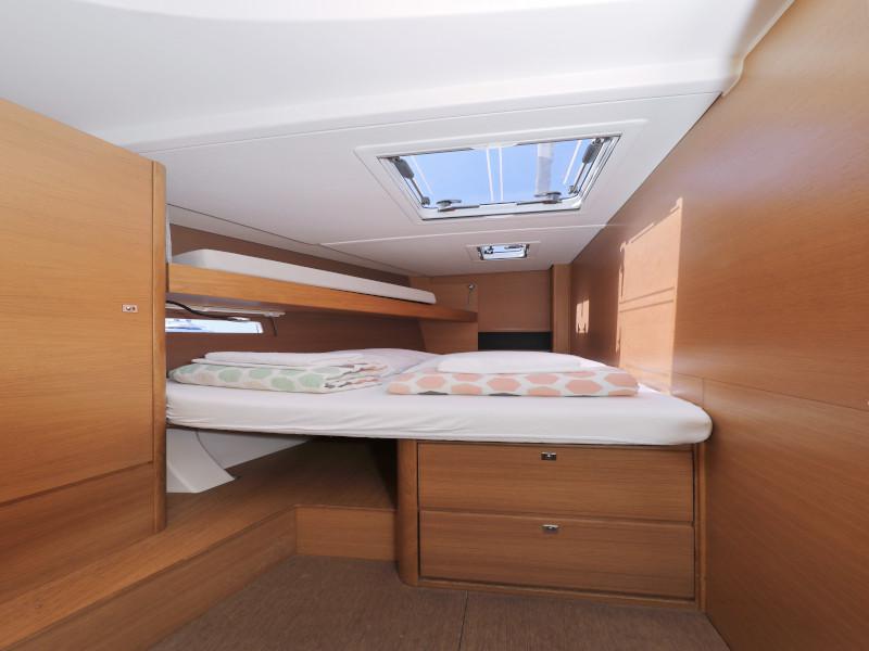 Book yachts online - sailboat - Dufour 560 - Anatoli - rent