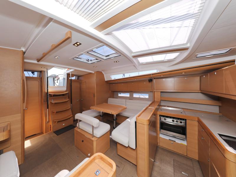Book yachts online - sailboat - Dufour 560 - Anatoli - rent