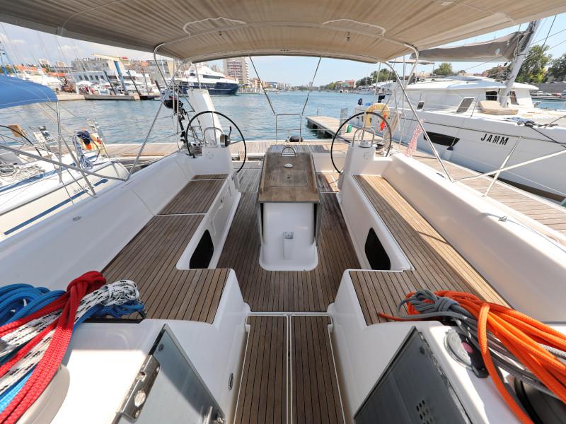 Book yachts online - sailboat - Dufour 560 - Anatoli - rent