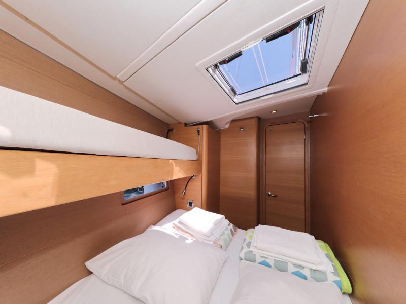 Book yachts online - sailboat - Dufour 560 - Anatoli - rent