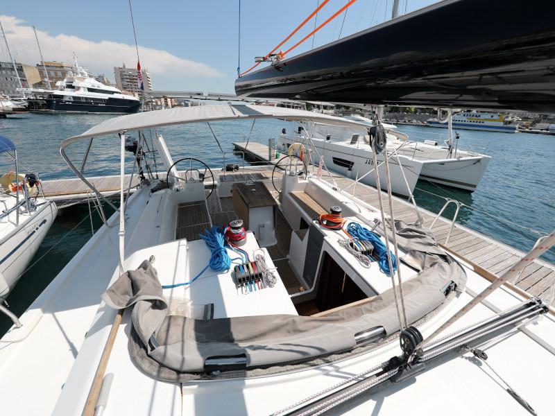 Book yachts online - sailboat - Dufour 560 - Anatoli - rent