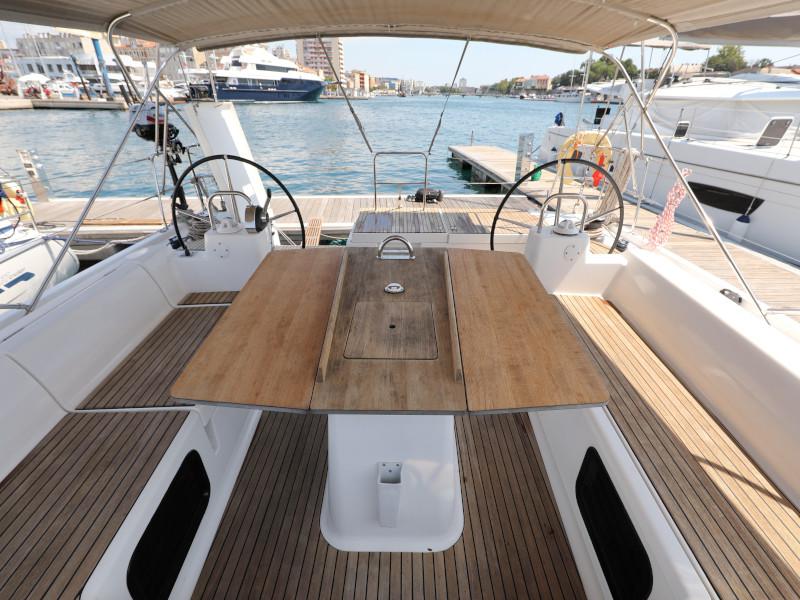Book yachts online - sailboat - Dufour 560 - Anatoli - rent