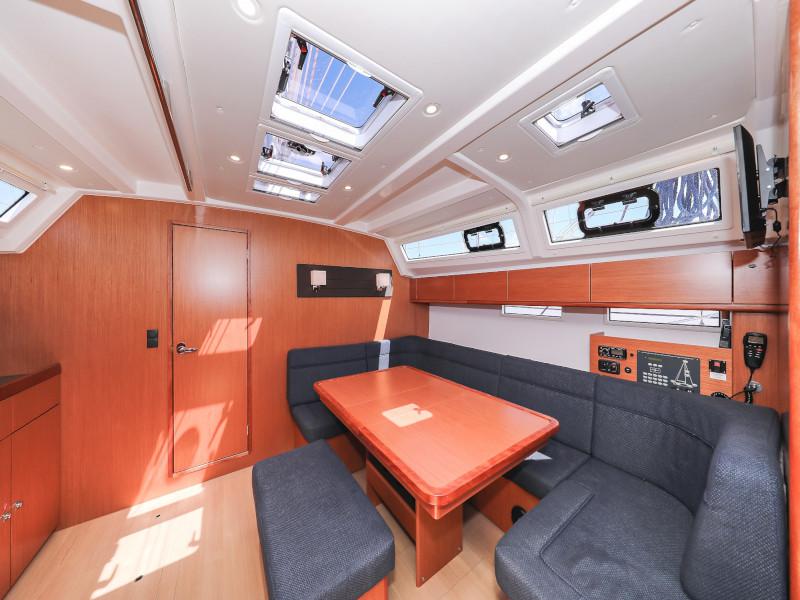 Book yachts online - sailboat - Bavaria Cruiser 46 - Jameson II - rent