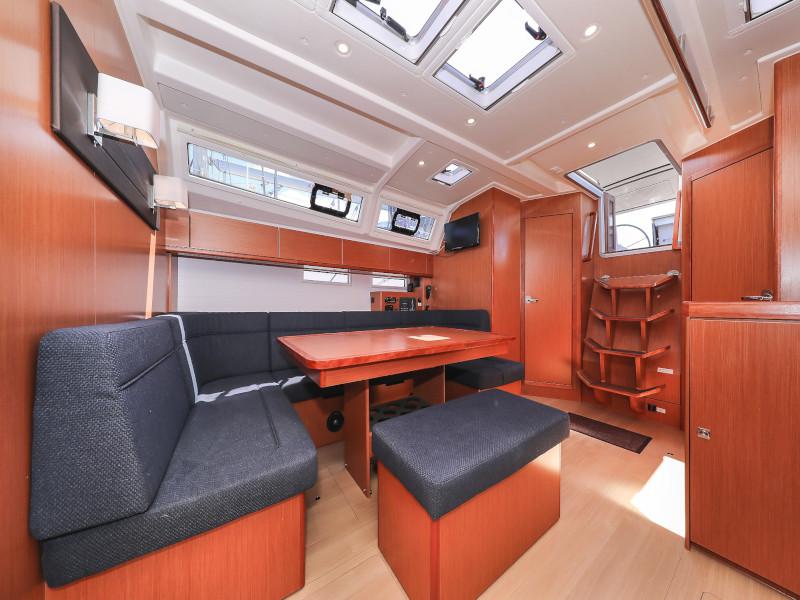 Book yachts online - sailboat - Bavaria Cruiser 46 - Jameson II - rent