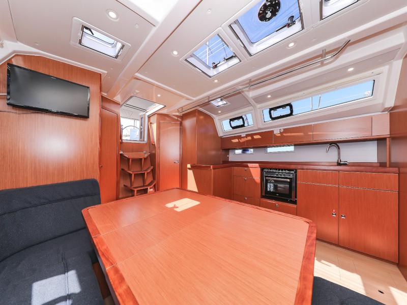 Book yachts online - sailboat - Bavaria Cruiser 46 - Jameson II - rent
