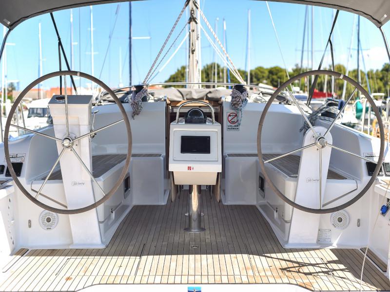 Book yachts online - sailboat - Bavaria Cruiser 46 - Jameson II - rent