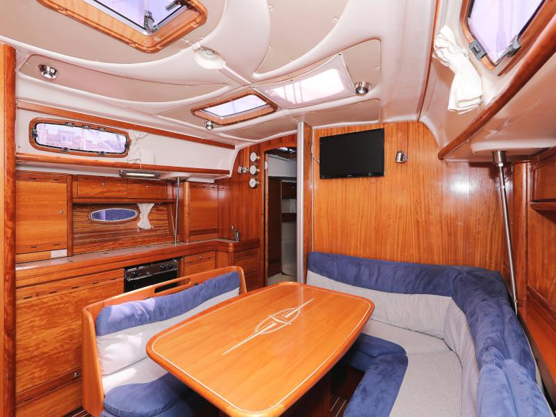 Book yachts online - sailboat - Bavaria 39 Cruiser - Windy - rent